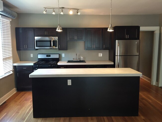 Photo - 6405-6407 Bartlett Unit 6407