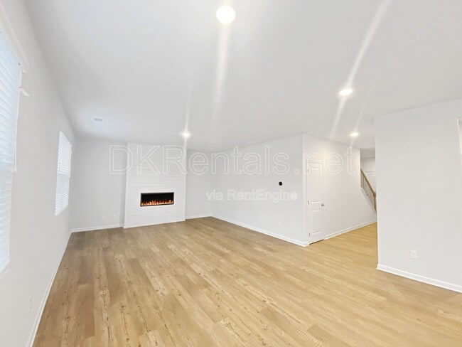 Photo - 273 Summerwood Ln