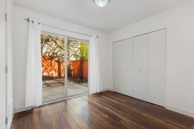 Photo - Lovely 3 Bedroom Townhome - Attached Garage