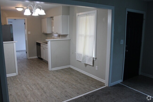 Building Photo - 1523 W 17th St N Rental