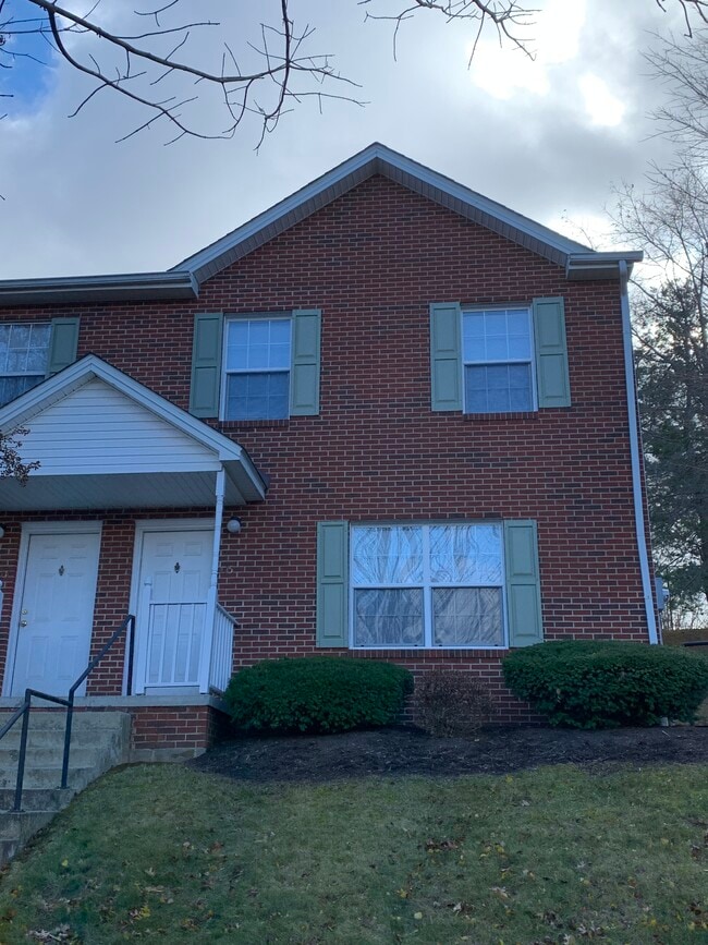 Building Photo - 415 Laurence Ln