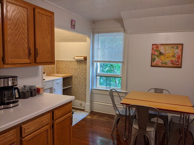 214 8th St Unit Upper