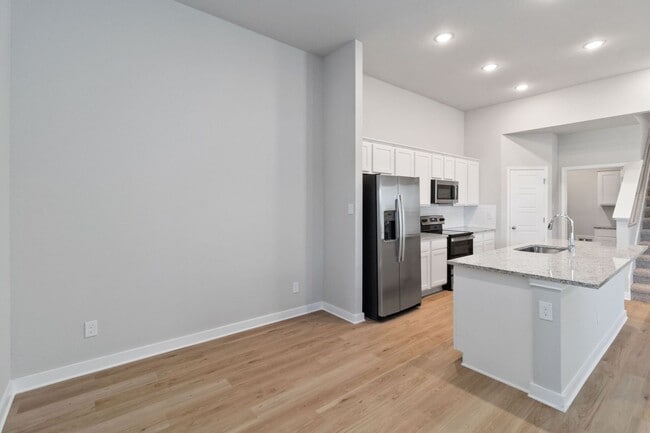 Photo - Want luxury living in the Far West ...Look no further...Amanda Park is it!