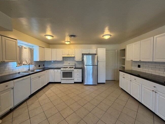 Photo - Adorable Home in Oleander Area!