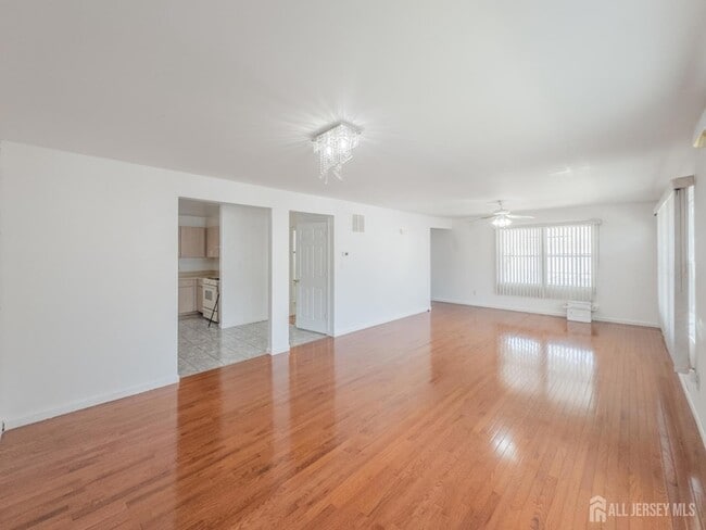 Photo - 105 Lowell St