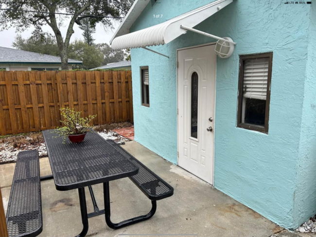 Building Photo - 230 SW 15th St Rental