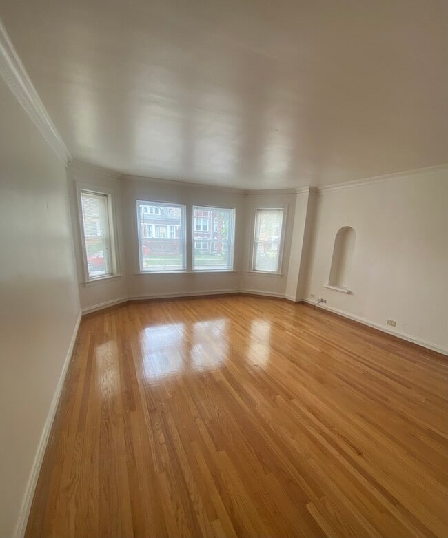 Photo - 8352 S Maryland Ave Unidad 1s