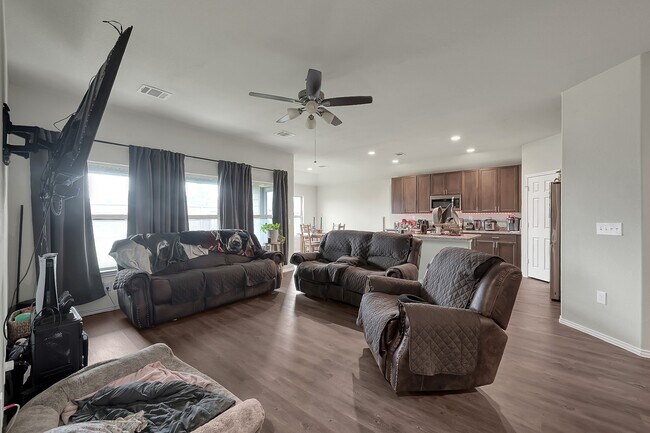 Building Photo - 15127 Willow Tree Ln