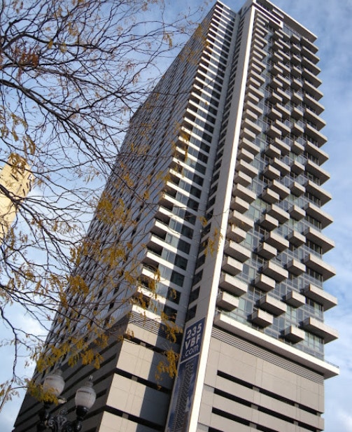 Building Photo - 235 W Van Buren St Unit 2907