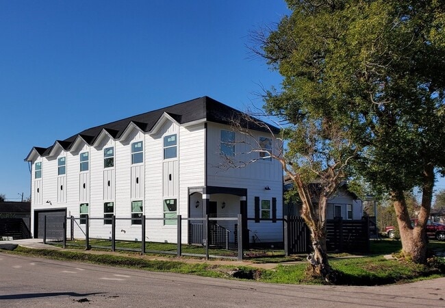 Building Photo - 2615 Campbell St