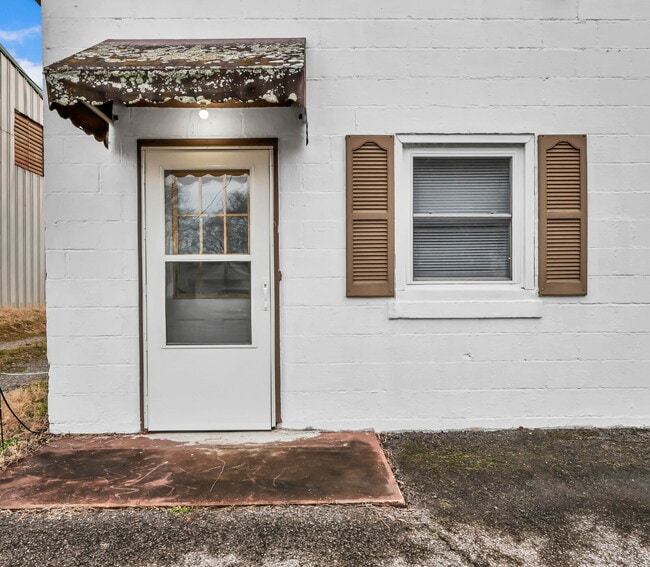 Photo - Charming 2-bedroom, 1-bath near downtown Clarksville!