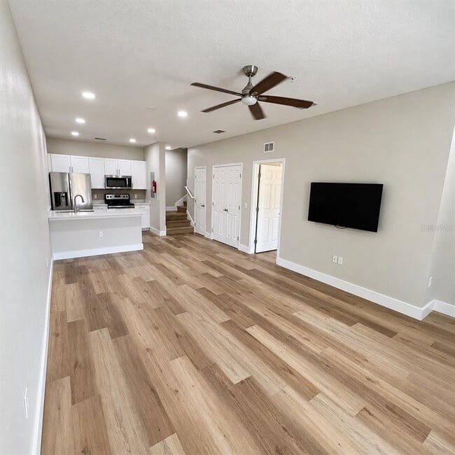8921 Shine Dr