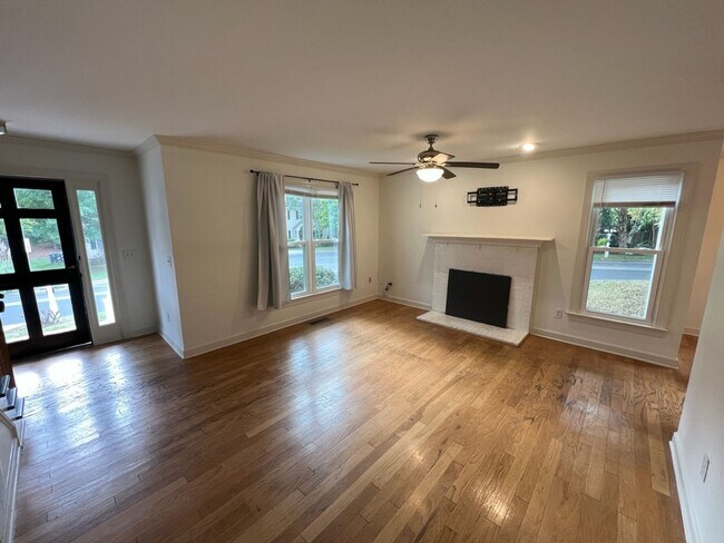Photo - Cozy 3 bedroom home within minutes to Bond Park