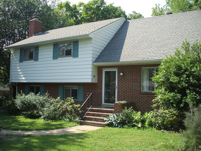 Building Photo - West End Regency Area Rental