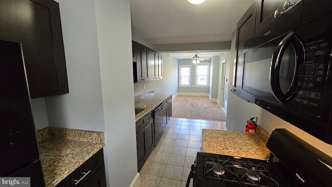 Building Photo - 64 Simpson Ave Unit A