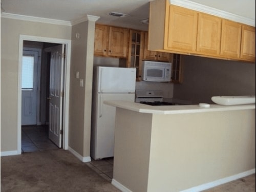 Unit Kitchen - Cambridge Oaks I