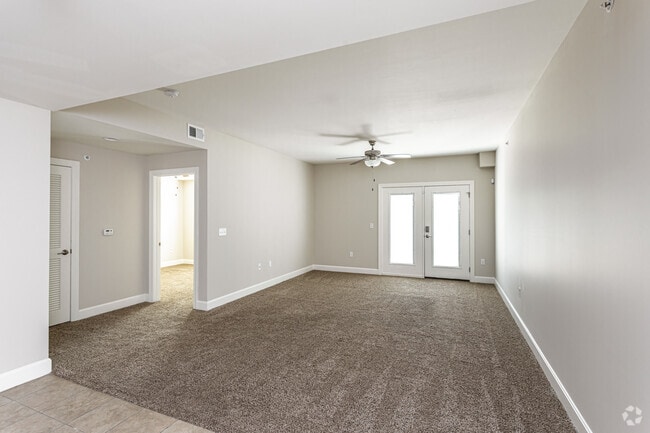 2BR, 2BA - 965SF