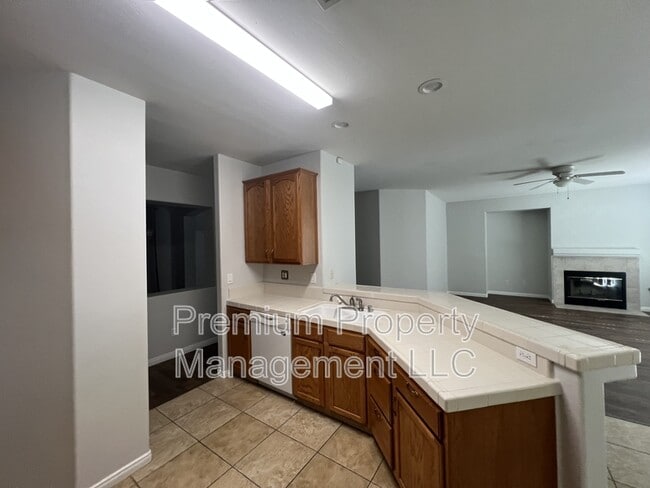 Photo - 1003 Duxbury Ct