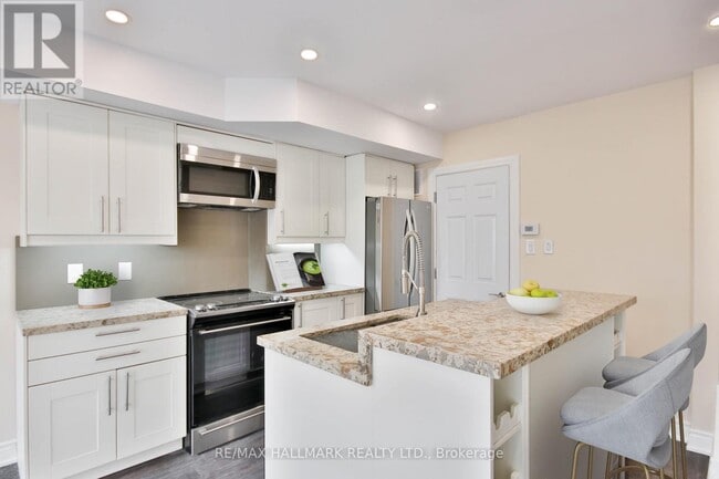 Photo - 795 Broadview Ave
