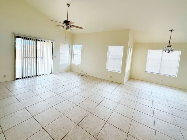 Photo - Spacious 3 Bed, 2 Bath Home in Peoria - Yo...