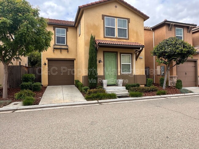 Building Photo - 3672 Etchings Way