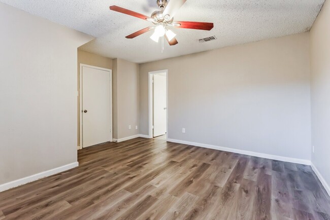 Photo - 4310 Shalom Creek Ln