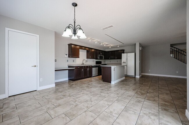 Photo - Amazing 5 bedrooms and bathrooms in one of...