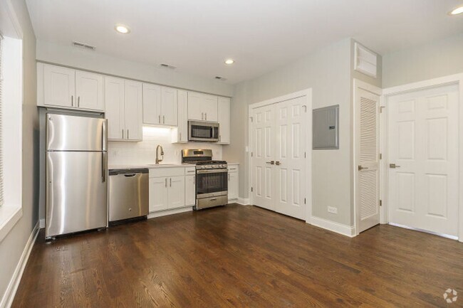 Building Photo - Renovated North Center 1 Bedroom Apartment... Unit 303