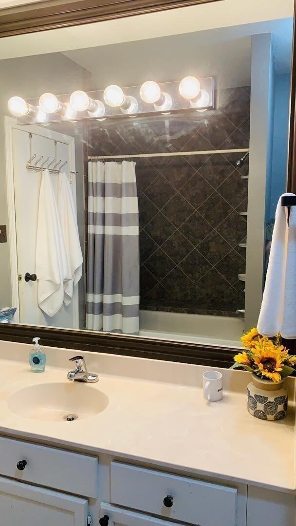 Building Photo - 3100 Walnut Bend Ln Unit 309