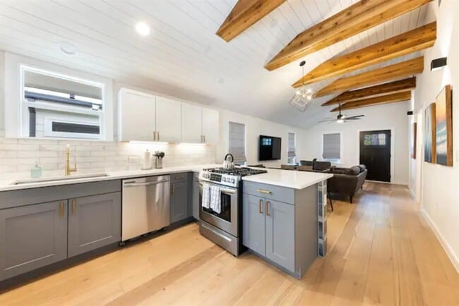 Photo - 2319 Santa Rita St