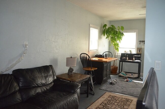 14 Hartford Ave W