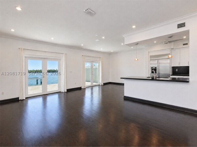 8041 NE Bayshore Ct