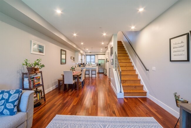 Building Photo - Two Bed Fishtown Townhouse