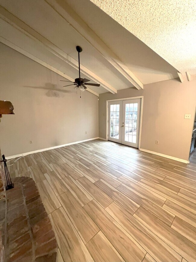 Photo - 3-bedroom, 2-bathroom home located in the ...