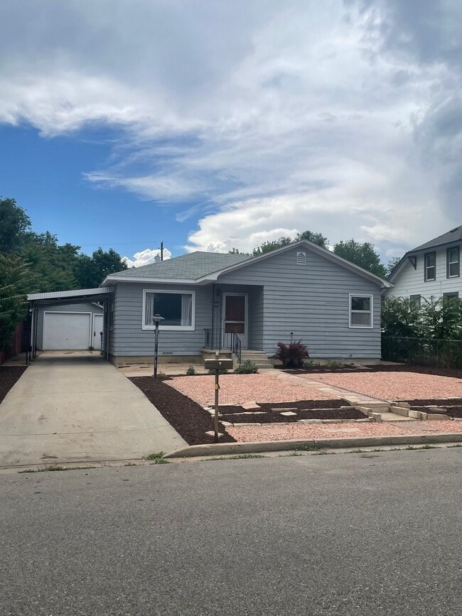 Building Photo - Rent Rate of $1900 if Lease Starts by 8/1/25! Rental