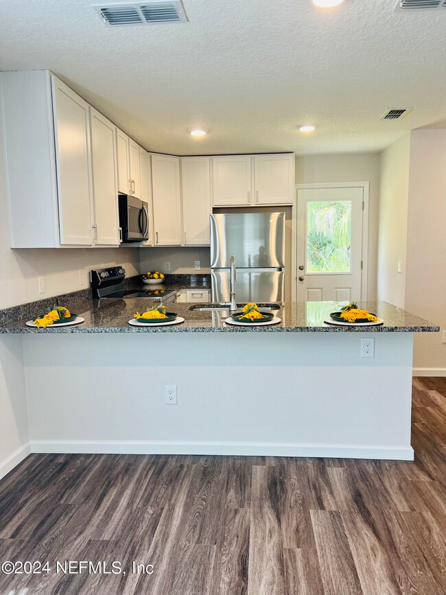 Photo - 575 S Woodlawn St