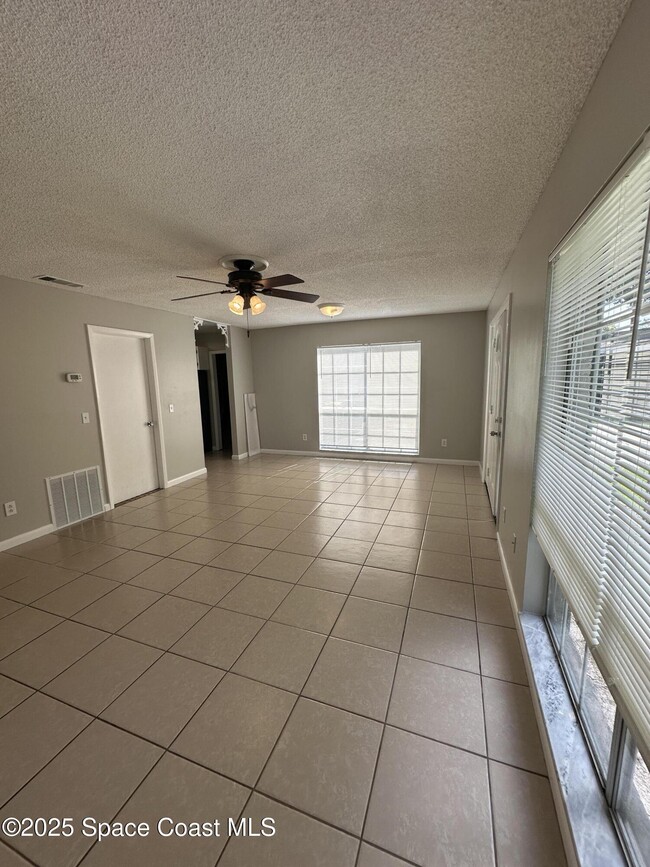 Photo - 686 John Hancock Ln