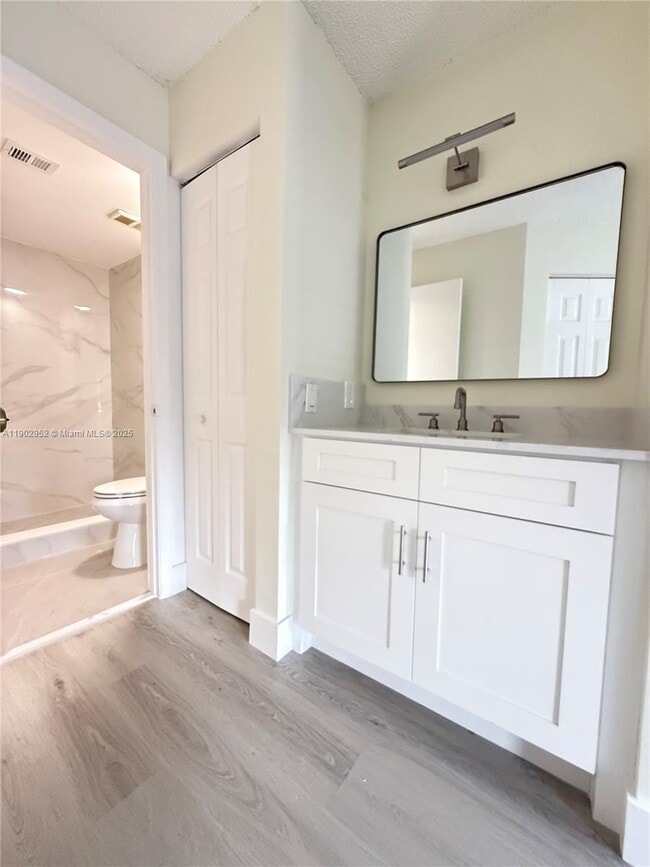 Photo - 9999 Summerbreeze Dr Unidad 304