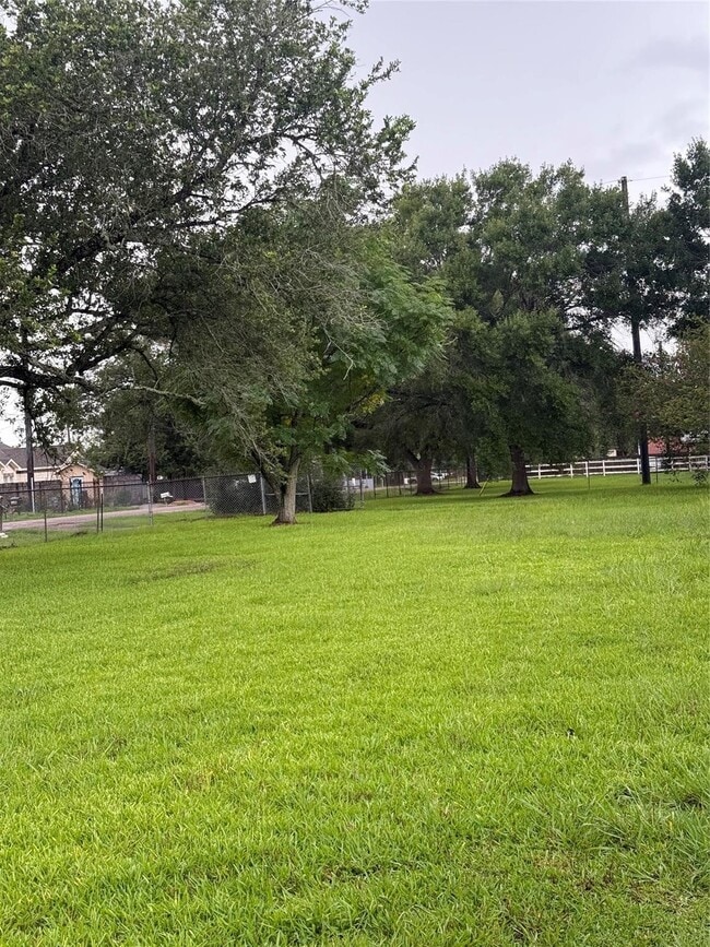 Building Photo - 717 E Sycamore St