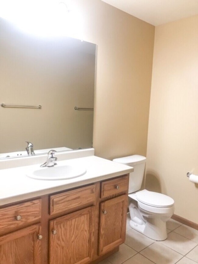 3566-3572 East Meadows Place