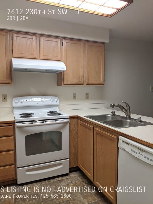 Rare Opening in Ballinger Trace!! Apartment Unit D Edmonds, WA