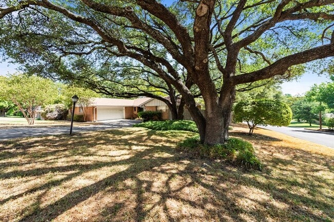 Photo - 1613 Versailles Rd