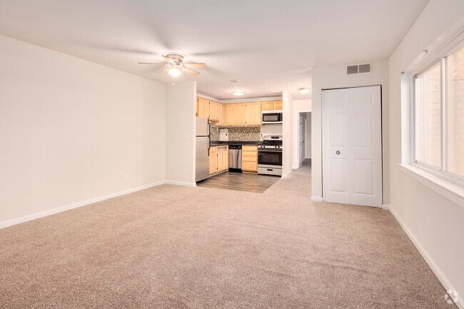 2BR, 1BA - 940SF - Living Room - Potomac Ridge Apartments
