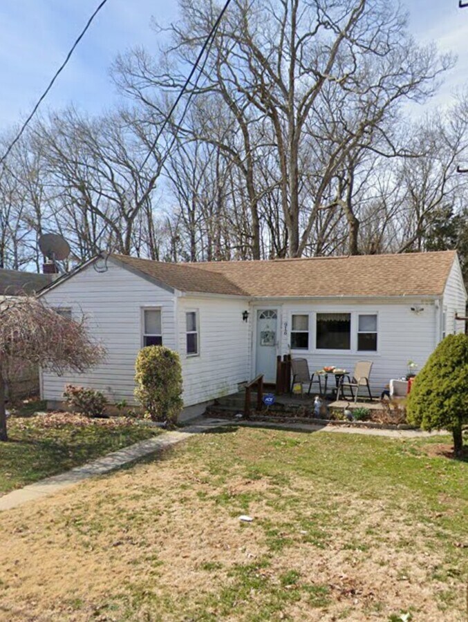 Single family house, just renovated. Private backyard - 916 Bowling Green Dr