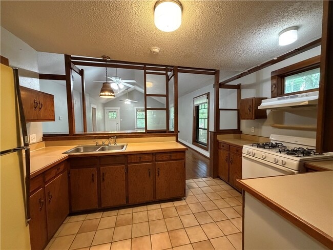 Photo - 416 E Huntsville Rd