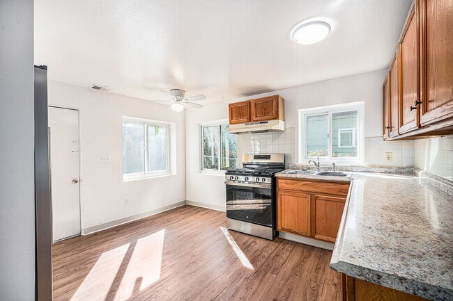 Photo - Fantastic House In Desirable Englewood Nei...