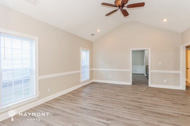 Photo - 2065 Dundee Way