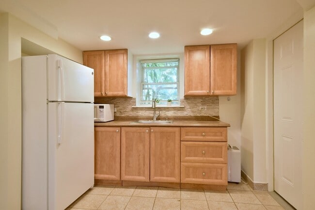 Photo - 3859 N Oconto Ave Unit G