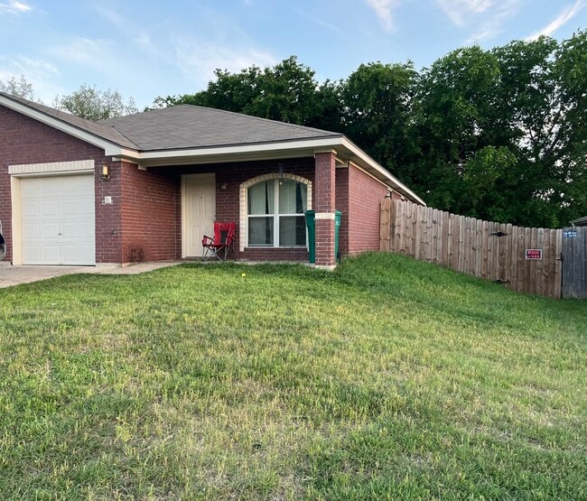 Building Photo - 314 Jeff Gordon Dr Unit A Rental