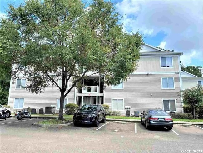 Building Photo - 4000 SW 23rd St Unit 1